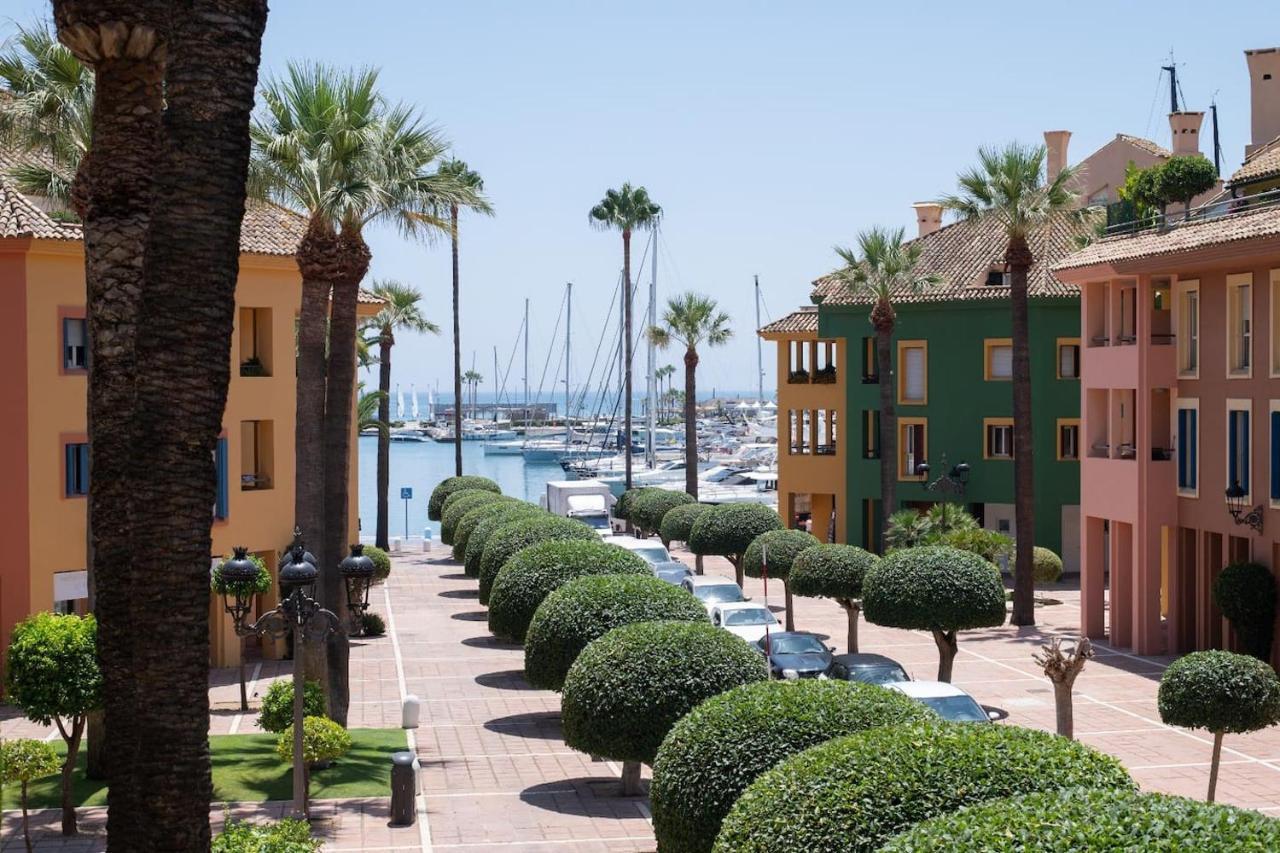 Puerto Sotogrande Con Vistas Al Mar Exterior foto