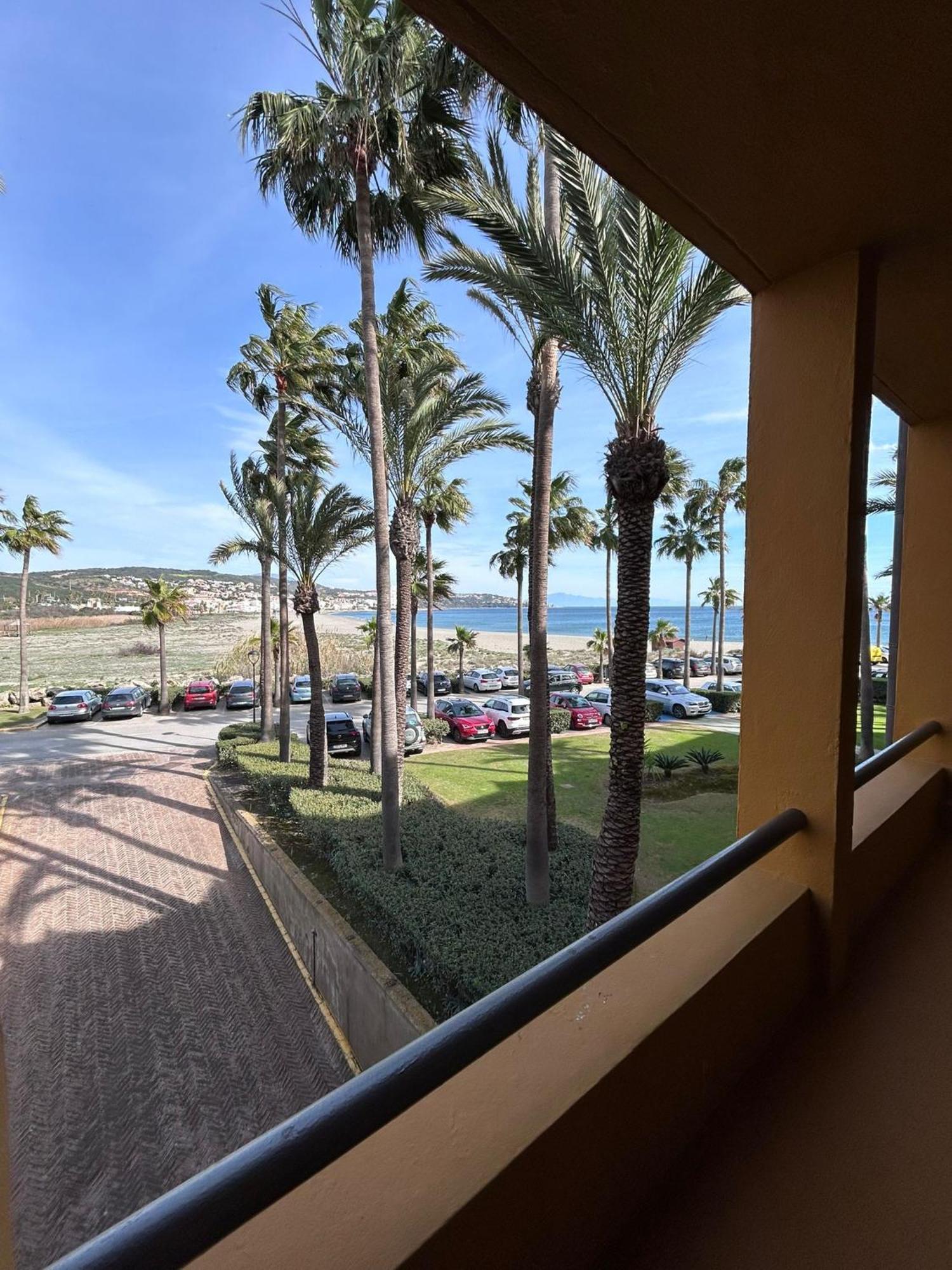 Puerto Sotogrande Con Vistas Al Mar Exterior foto